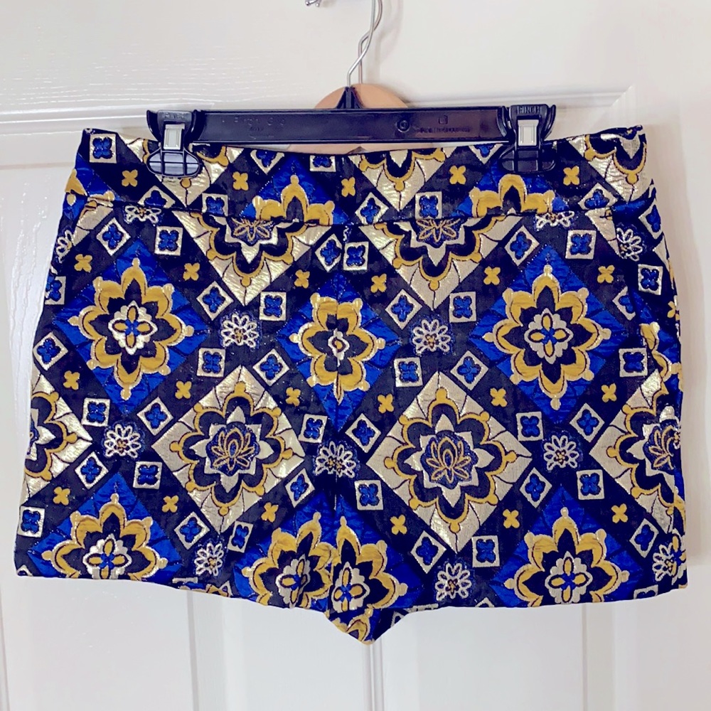 Really cute shirt from Loft. Size 6